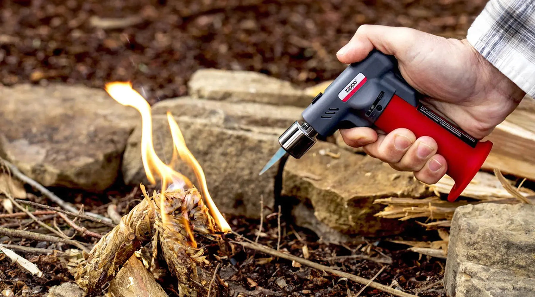 Outdoor aansteker met jetflame die buiten blijft branden in de wind